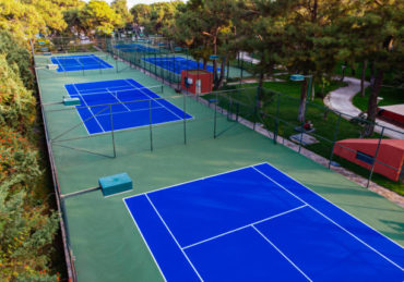 Constructeur terrain de tennis en béton poreux nice