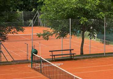 Construction d'un court de tennis à Cannes