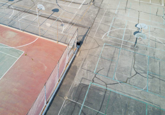 Construction d'un terrain de tennis en béton poreux à Nice