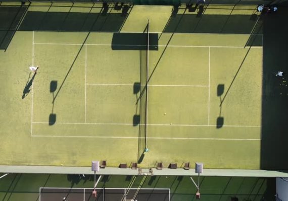 Construction d'un court de tennis à Cannes