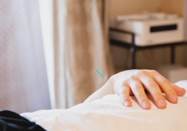 découvrez l'acupression, une technique de médecine traditionnelle chinoise qui stimule des points spécifiques du corps pour soulager la douleur, réduire le stress et améliorer le bien-être général. apprenez les bienfaits de cette pratique ancestrale pour harmoniser votre corps et votre esprit.