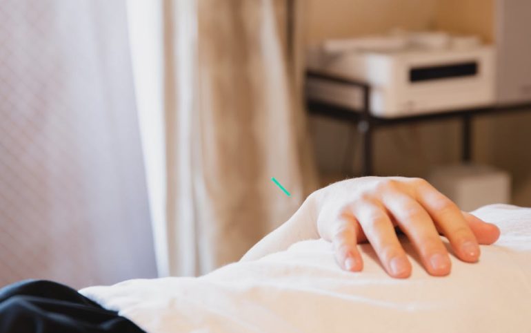 découvrez l'acupression, une technique de médecine traditionnelle chinoise qui stimule des points spécifiques du corps pour soulager la douleur, réduire le stress et améliorer le bien-être général. apprenez les bienfaits de cette pratique ancestrale pour harmoniser votre corps et votre esprit.