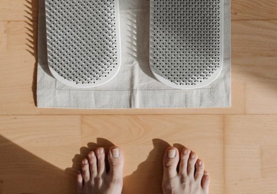 découvrez les bienfaits de l'acupressure avec notre tapis spécialement conçu. soulagez les tensions, améliorez votre circulation sanguine et détendez-vous en profondeur grâce à une expérience apaisante qui favorise le bien-être physique et mental.