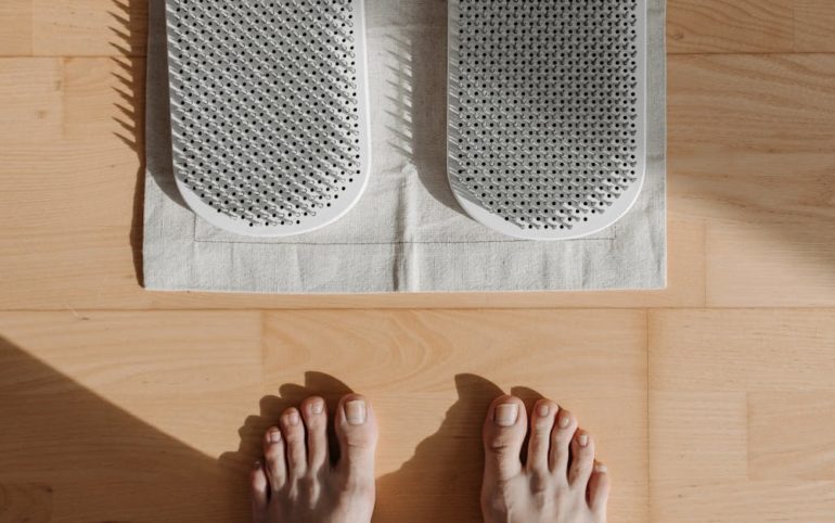 découvrez les bienfaits de l'acupressure avec notre tapis spécialement conçu. soulagez les tensions, améliorez votre circulation sanguine et détendez-vous en profondeur grâce à une expérience apaisante qui favorise le bien-être physique et mental.