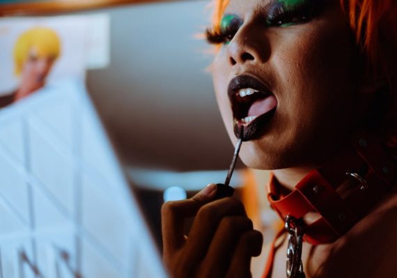 découvrez l'univers fascinant du fétichisme : explorez les différentes pratiques, styles et communautés qui enrichissent cette approche unique de la sexualité. retrouvez des articles, des conseils et des témoignages pour mieux comprendre cette passion souvent mal comprise.
