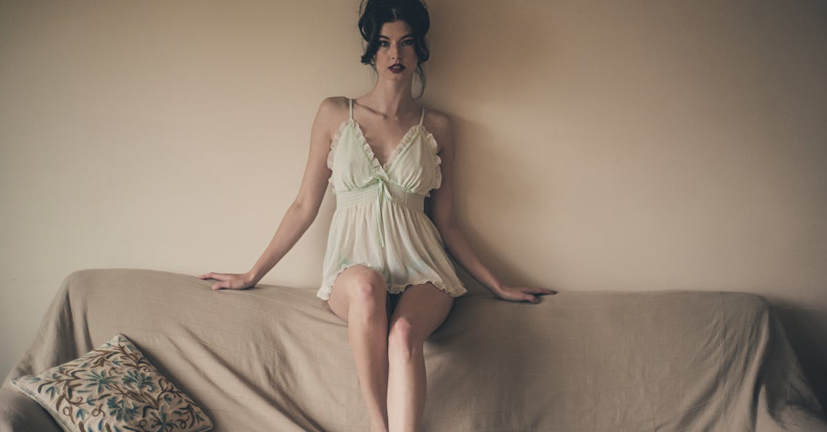 découvrez notre collection de lingerie élégante et confortable, conçue pour sublimer votre silhouette. entre les ensembles raffinés et les pièces seductrices, trouvez le style qui vous correspond parfaitement. osez la sensualité au quotidien avec notre sélection exclusive.