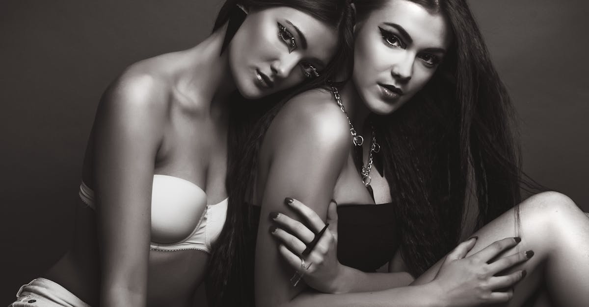 découvrez notre collection de lingerie élégante et confortable. nous offrons des modèles variés allant du sexy au classique, pour sublimer toutes les silhouettes. trouvez la pièce parfaite pour chaque occasion et sentez-vous belle en toute confiance.