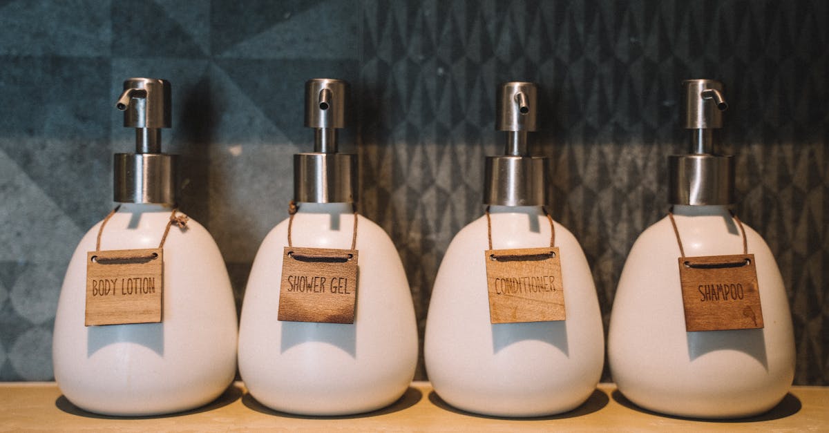 découvrez des astuces pratiques et ingénieuses pour l'organisation de votre salle de bain. transformez cet espace en un lieu fonctionnel et élégant grâce à nos conseils de rangement et d'organisation.