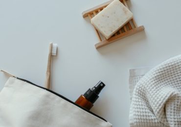 découvrez des astuces pratiques et élégantes pour organiser votre salle de bain. optimisez l'espace avec des solutions de rangement innovantes et transformez votre quotidien en un espace fonctionnel et esthétique.