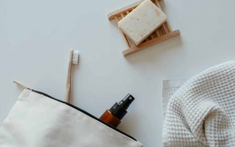découvrez des astuces pratiques et élégantes pour organiser votre salle de bain. optimisez l'espace avec des solutions de rangement innovantes et transformez votre quotidien en un espace fonctionnel et esthétique.