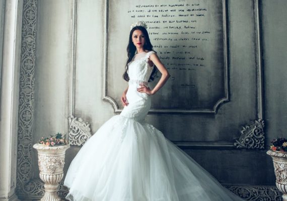 découvrez notre collection de robes élégantes et modernes, parfaites pour toutes les occasions. que ce soit pour une soirée, un mariage ou une tenue décontractée, trouvez la robe qui mettra en valeur votre style et votre personnalité.