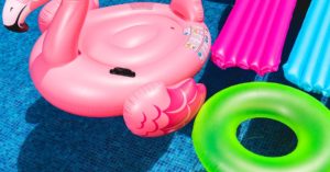 découvrez notre sélection d'inflatables d'été pour des journées inoubliables à la piscine ou à la plage. amusement garanti avec nos bouées, matelas et jeux flottants colorés et de qualité. profitez du soleil en toute légèreté!