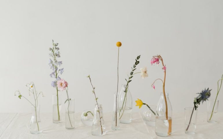 découvrez notre collection unique de vases, alliant design moderne et élégance classique. parfaits pour sublimer votre intérieur, nos vases s'adaptent à tous les styles et ajoutent une touche de charme à votre décoration.