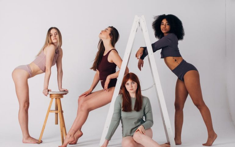 découvrez les tendances actuelles de la lingerie femme : styles incontournables, matières élégantes et couleurs en vogue pour sublimer votre quotidien.