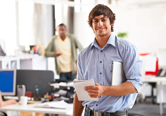 une création site internet Lyon moderne doit intégrer un design responsive qui s’adapte automatiquement aux différentes