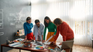 pour réussir une création site internet Lyon, il est essentiel d’identifier les questions que se posent les clients potentiels avant