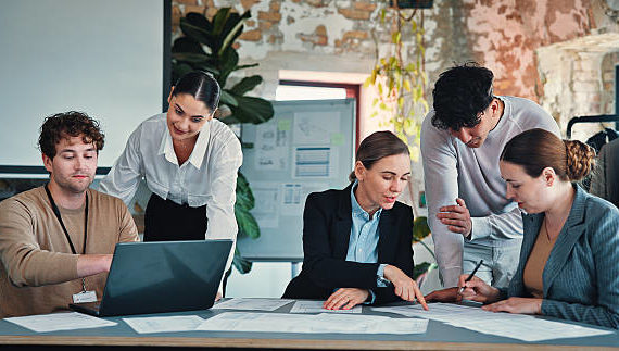 La première étape pour une Stratégie d’Acquisition Paris efficace consiste à réaliser une analyse détaillée de votre marché.