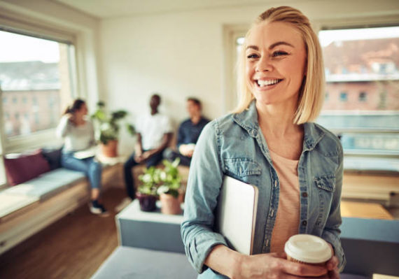 Une Stratégie d’Acquisition Paris efficace repose sur la rapidité et la pertinence du message. Cela implique de comprendre le profil