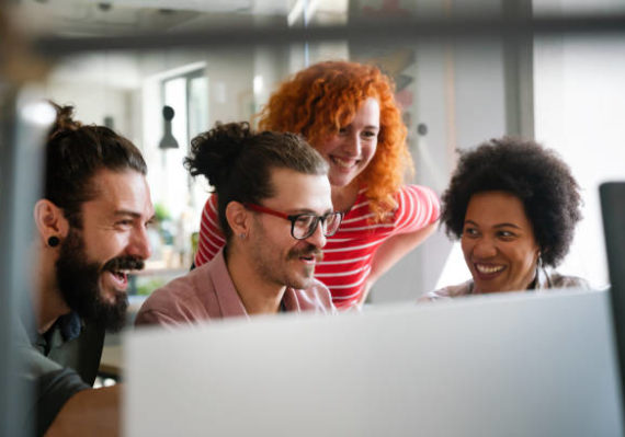 La première étape d’une Stratégie d’Acquisition Paris efficace consiste à identifier précisément votre audience. En effet, sans une compréhension