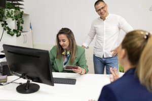 Un site internet écoresponsable Paris ne se limite pas à réduire son empreinte carbone : il améliore aussi ses performances