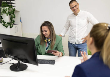 Un site internet écoresponsable Paris ne se limite pas à réduire son empreinte carbone : il améliore aussi ses performances