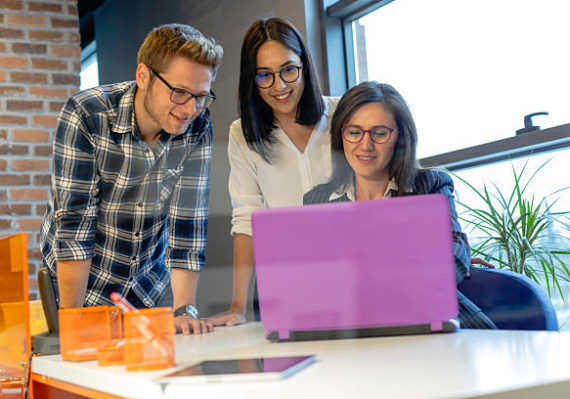 Un site internet écoresponsable Paris repose avant tout sur une optimisation technique rigoureuse. En effet, le poids