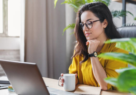 Dans une stratégie SEO restaurant Paris, il est essentiel de compléter toutes les informations : horaires, photos professionnelles,