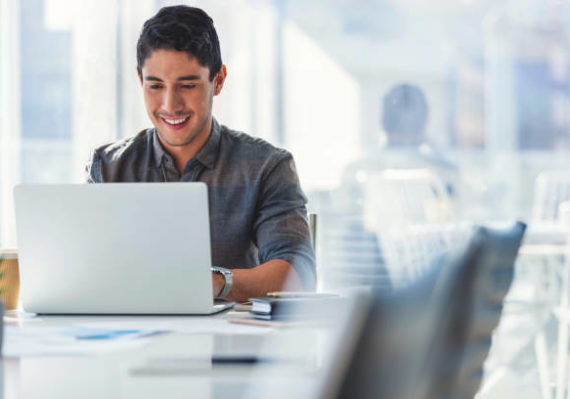 Pour réussir à développer sa visibilité digitale Paris, il est indispensable de travailler le référencement naturel local.