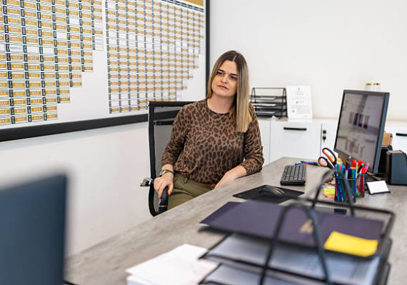Le site vitrine Paris joue ici un rôle central dans une stratégie de référencement local efficace. En effet, il permet
